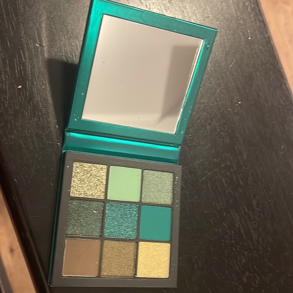 Hudabeauty emerald obsessions - Picture 3 of 3